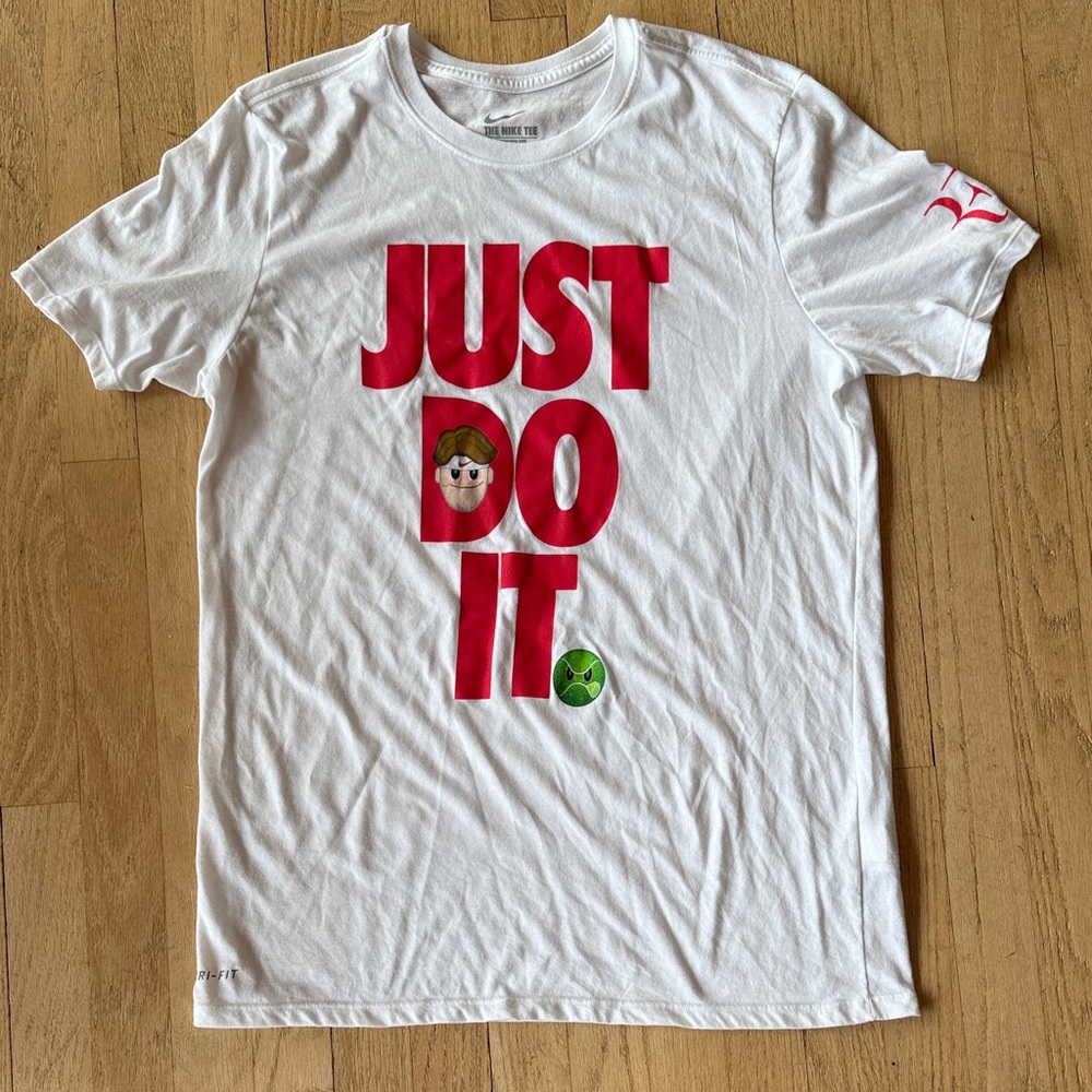 Nike men’s' dri-fit Roger Federer t-shirt L never worn like new
